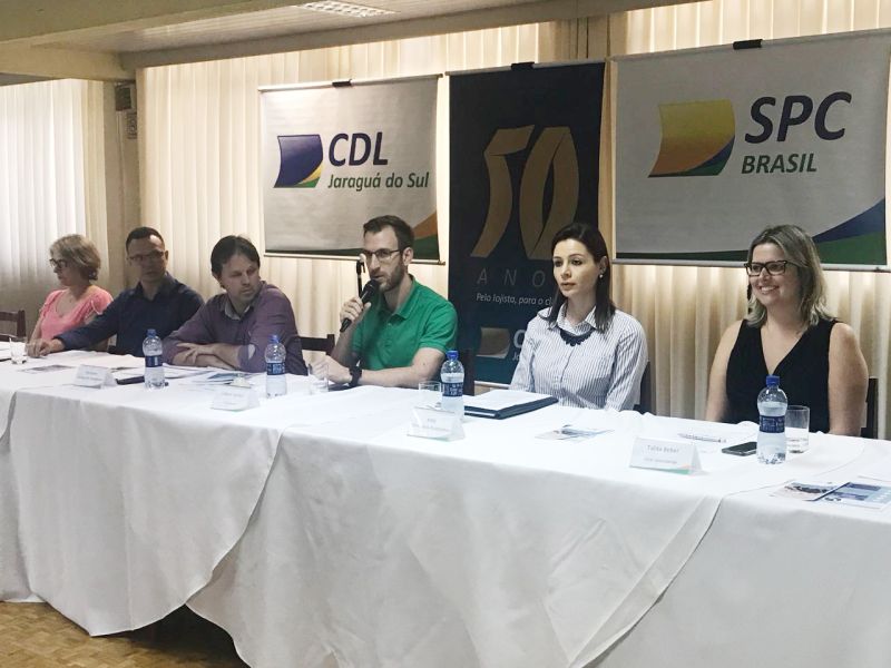 CDL recebe o presidente da Câmara de Vereadores de Jaraguá do Sul em plenária mensal