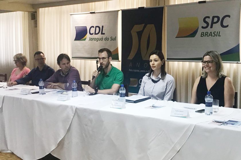 CDL recebe o presidente da Câmara de Vereadores de Jaraguá do Sul em plenária mensal