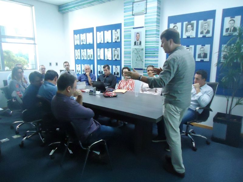 Vice-prefeito Jaraguá do Sul apresenta projeto para os lojistas do Calçadão
