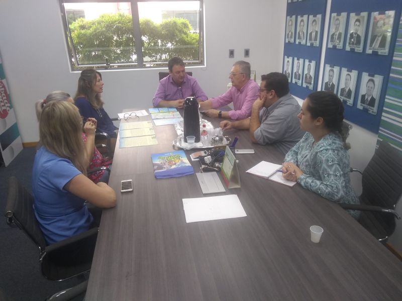 Reunião define redação e desenhos representantes do projeto “Recicla CDL na escola”