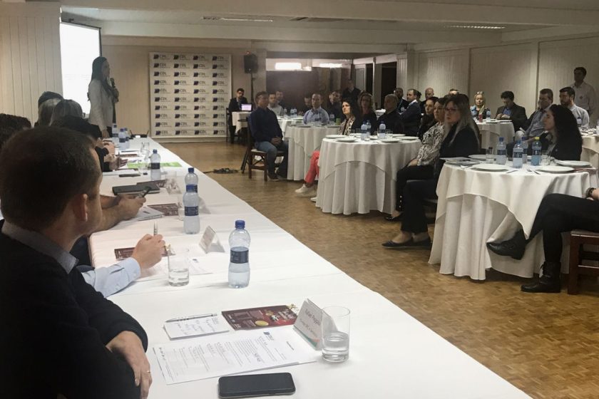 CDL apresenta campanha de Natal durante plenária mensal