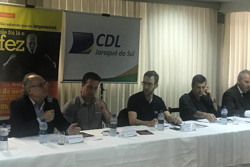 Plenária mensal da CDL entrega pleitos dos lojistas ao Deputado Estadual reeleito Vicente Caropreso