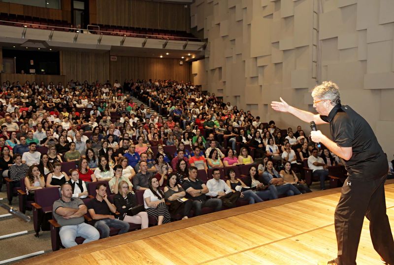 Palestra com Steven Dubner é realizada pela CDL Jaraguá do Sul
