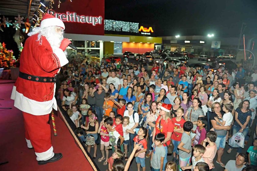 Palco Itinerante da CDL realiza primeira ação no Breithaupt