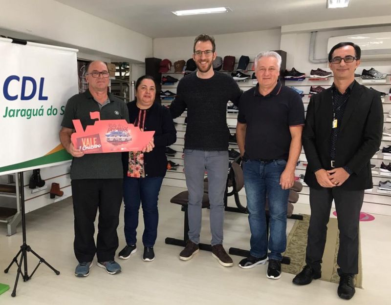 CDL realiza entrega do prêmio Cruzeiro com acompanhante