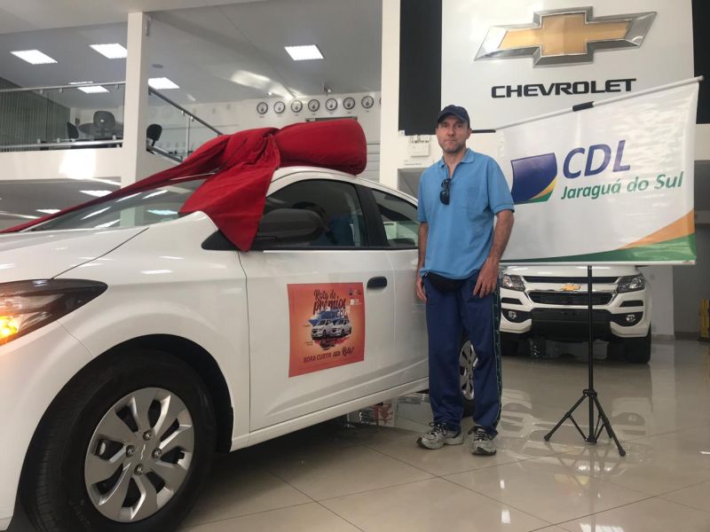 CDL entrega o prêmio do último sorteio da Campanha Rota Prêmios
