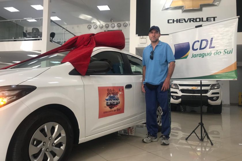 CDL entrega o prêmio do último sorteio da Campanha Rota Prêmios
