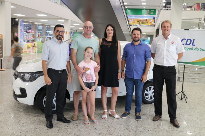 CDL de Jaraguá do Sul realiza entrega dos carros da Campanha Natal Inesquecível