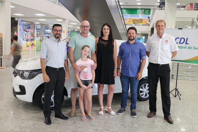 CDL de Jaraguá do Sul realiza entrega dos carros da Campanha Natal Inesquecível