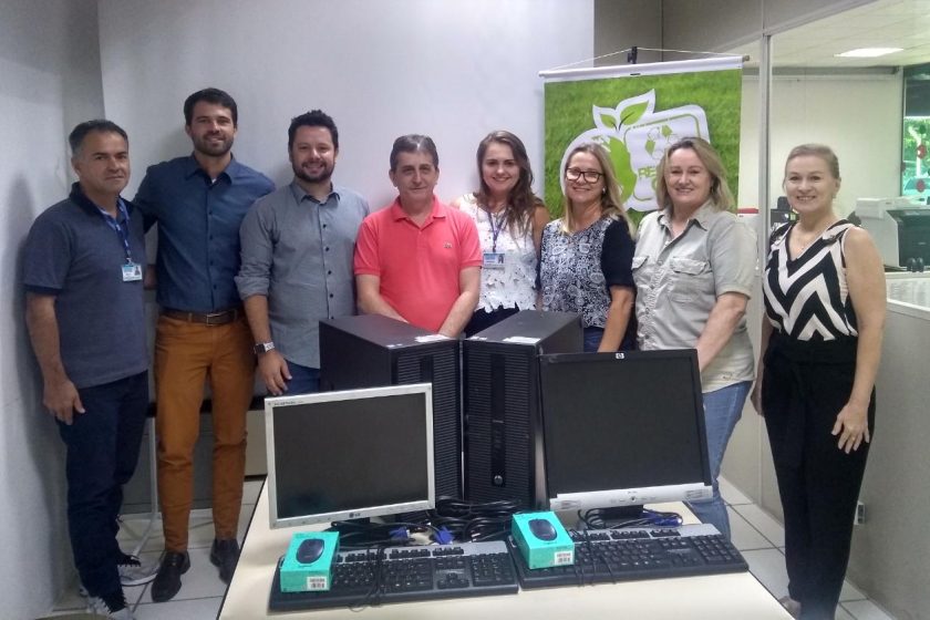 Recicla CDL oportuniza a doação de dois computadores para escolas de Jaraguá do Sul