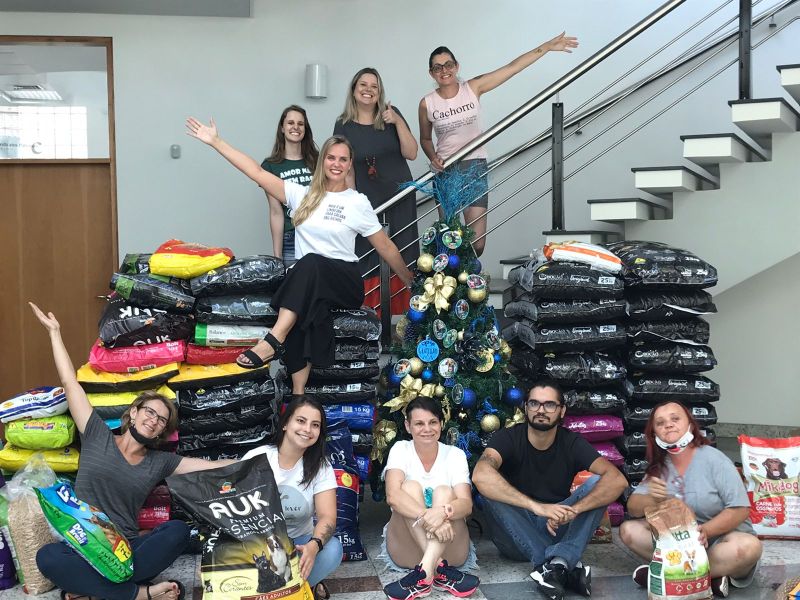 Campanha Árvore Pets Solidária já arrecadou em torno de 1,5 tonelada de rações