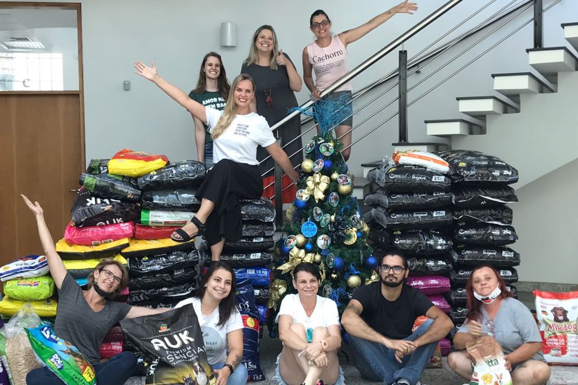 Campanha Árvore Pets Solidária já arrecadou em torno de 1,5 tonelada de rações