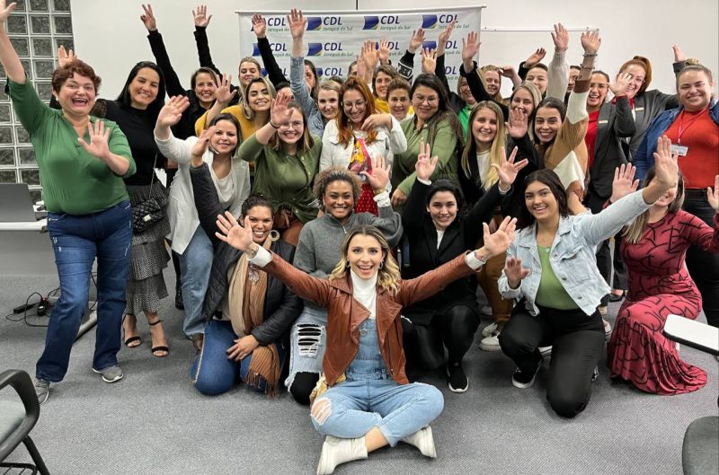 CDL realiza curso de vitrinismo e ambientação de loja com Bruna Letícia