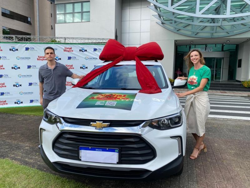 CDL realiza entrega da Tracker Turbo Zero KM, sorteada através da campanha Natal Mágico