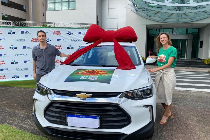 CDL realiza entrega da Tracker Turbo Zero KM, sorteada através da campanha Natal Mágico