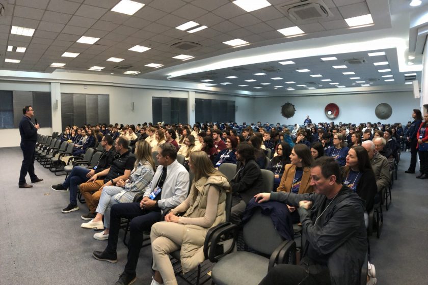 CDL e Colégio Marista São Luís promovem o primeiro seminário de educação empreendedora em Jaraguá do Sul para alunos do ensino médio