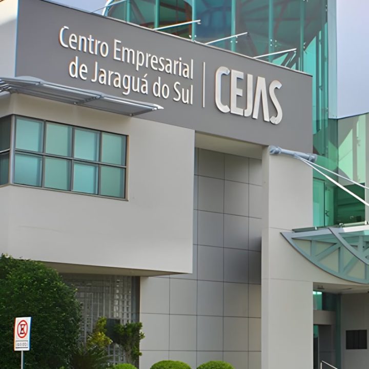 Centro de Jaraguá do Sul em movimento