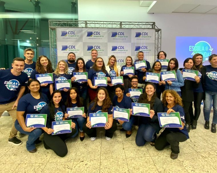 Equipe da CDL Jaraguá do Sul em atendimento